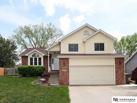 5032 Valley Forge Rd, Lincoln, NE 68521