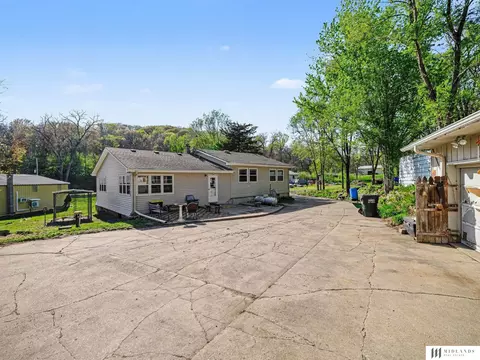 14225 Shongaska Rd, Omaha, NE 68112