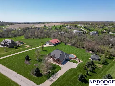 7657 Saddle Dr, Papillion, NE 68046