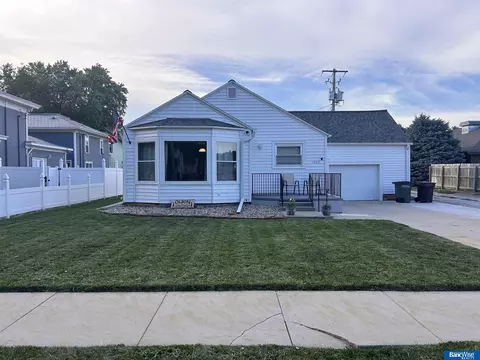 1007 M St, Aurora, NE 68818