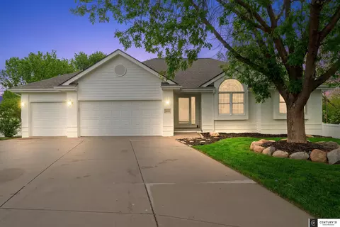 16650 Redwood St, Omaha, NE 68136