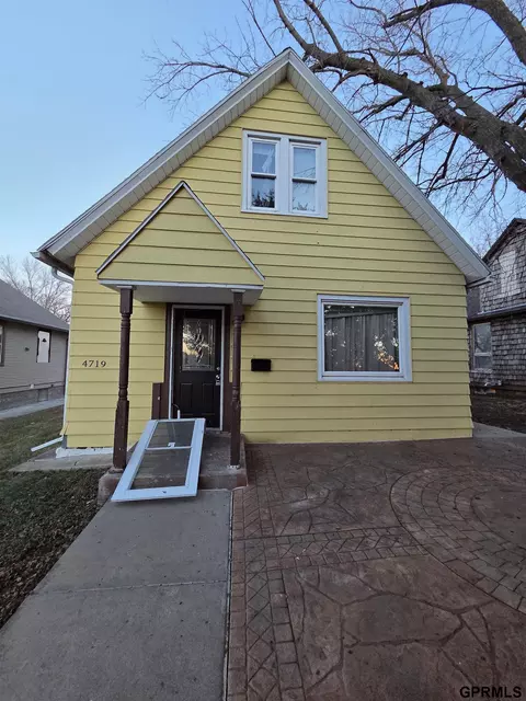 4719 S 18th St, Omaha, NE 68107