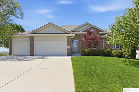 6134 N 165th St, Omaha, NE 68116