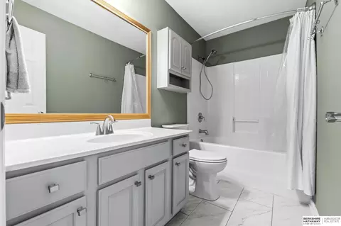 Bath - 16607 Loop St, Omaha, NE 68136 photo 3 of 4
