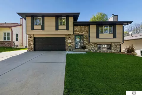 5417 S 78th St, Lincoln, NE 68516