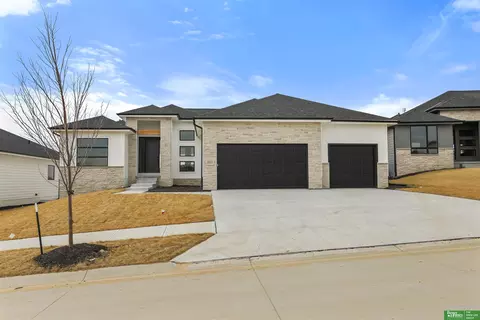 5614 N 198th St, Elkhorn, NE 68022