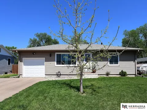 1510 W 9th St, Fremont, NE 68025
