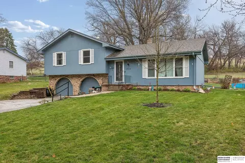 7923 Raven Oaks Dr, Omaha, NE 68152