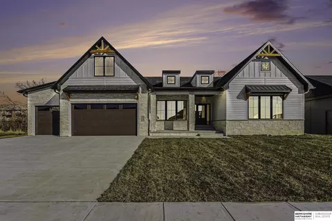 3642 Wilderness Hills Blvd, Lincoln, NE 68516
