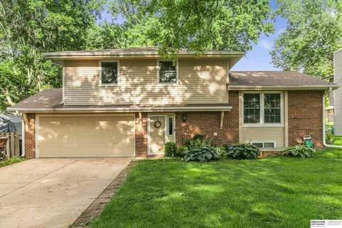 920 Lamplighter Ln, Lincoln, NE 68510