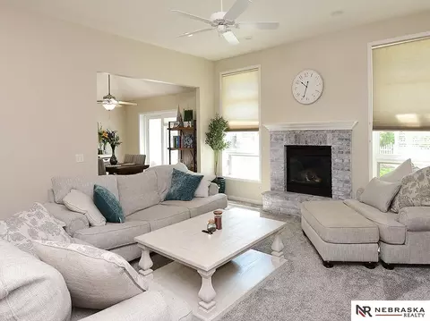 20911 Hampton Cir, Gretna, NE 68028