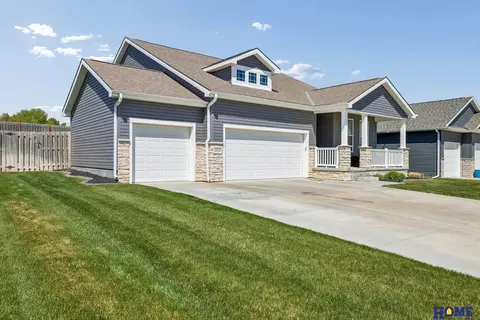 10316 White Pine Rd, Lincoln, NE 68527