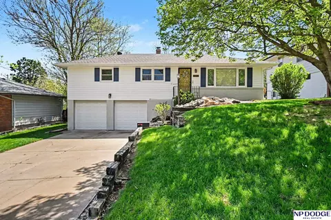 11125 Leavenworth St, Omaha, NE 68154