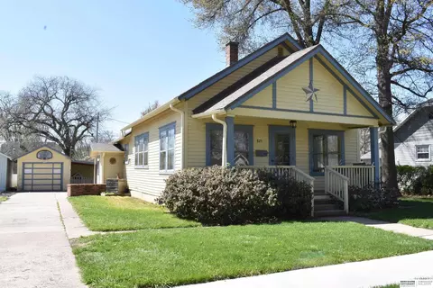 825 W 9th St, Fremont, NE 68025