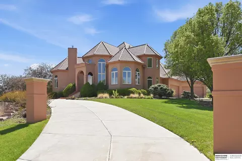 13707 Cuming St, Omaha, NE 68154