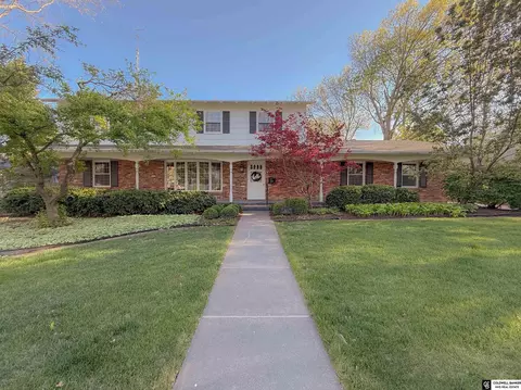 3025 Bonacum Dr, Lincoln, NE 68502