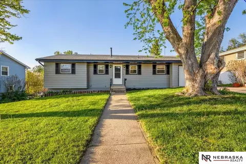 108 Hillside Dr, Bellevue, NE 68005