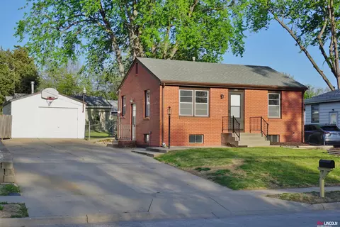 2956 N 12th St, Lincoln, NE 68521