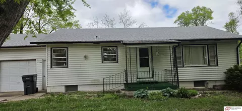 116 S 15th St #1, Wymore, NE 68466
