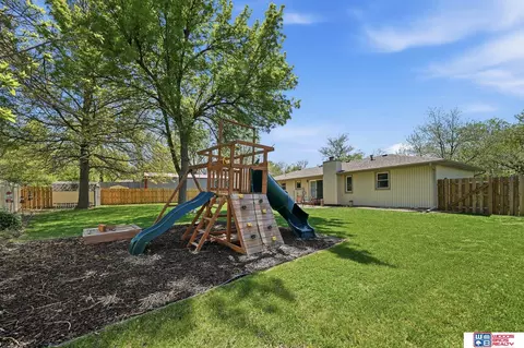 Exterior - 1300 S 4th St, Beatrice, NE 68310 photo 9 of 9