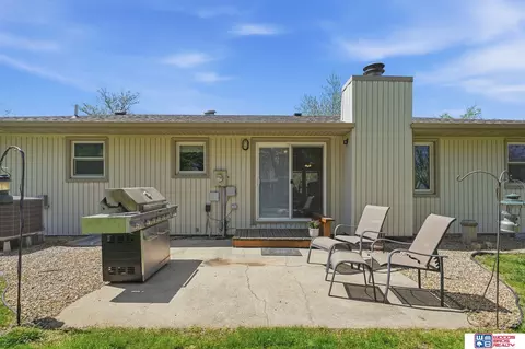 Exterior - 1300 S 4th St, Beatrice, NE 68310 photo 4 of 9