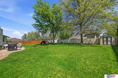 Exterior - 1300 S 4th St, Beatrice, NE 68310 photo 7 of 9