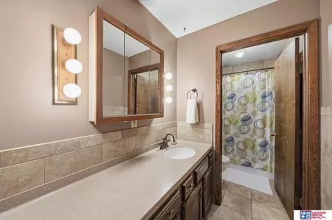 Bath - 1300 S 4th St, Beatrice, NE 68310 photo 2 of 2