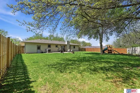 Exterior - 1300 S 4th St, Beatrice, NE 68310 photo 6 of 9