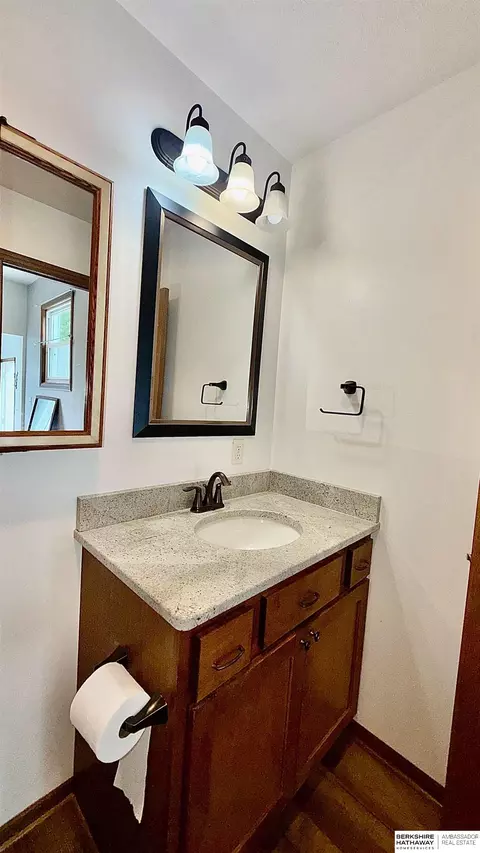 Bath - 406 9 St, Scribner, NE 68057 photo 1 of 2