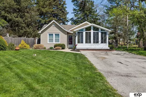 8830 Lake St, Omaha, NE 68134