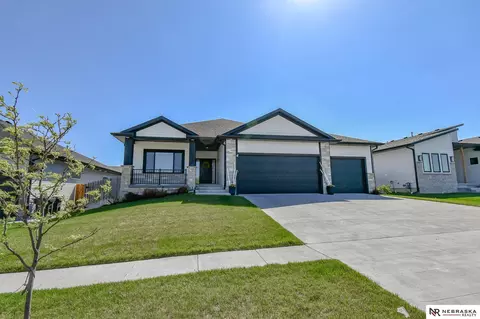 1010 N 104 St, Lincoln, NE 68527
