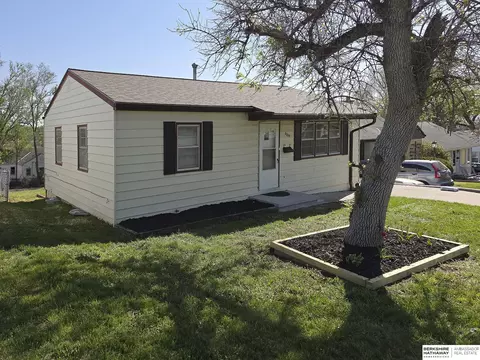 8029 Main St, Ralston, NE 68127