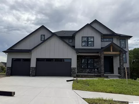 21801 Parkview Dr, Gretna, NE 68028