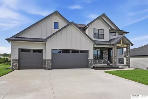 21801 Parkview Dr, Gretna, NE 68028