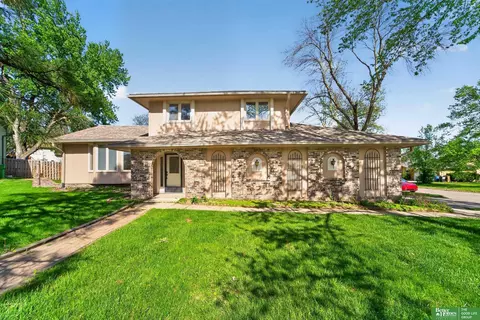 6617 S 75th Cir, Ralston, NE 68127