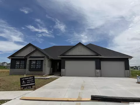 21854 Amber Cir, Gretna, NE 68028