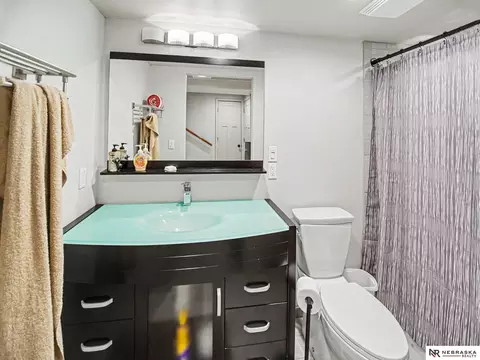 Bath - 1520 S 3rd Ave, Beatrice, NE 68310 photo 6 of 6