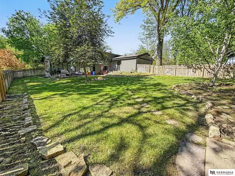 Exterior - 1520 S 3rd Ave, Beatrice, NE 68310 photo 5 of 6
