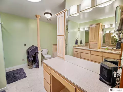 Bath - 1520 S 3rd Ave, Beatrice, NE 68310 photo 4 of 6