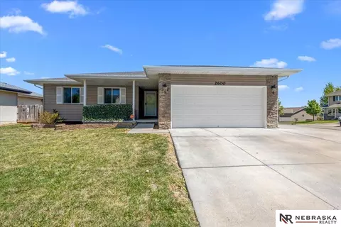 2600 NW Chambers Dr, Lincoln, NE 68524