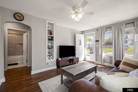 7074 Binney St, Omaha, NE 68104