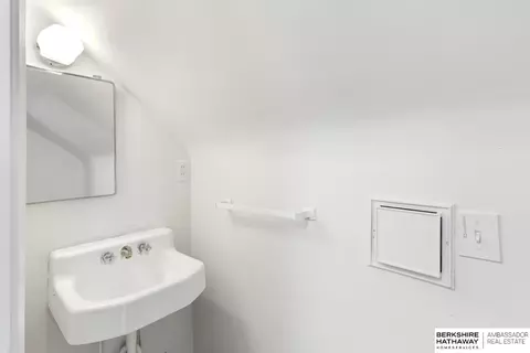 Bath - 120 E Hudspith St, Valley, NE 68064 photo 2 of 2