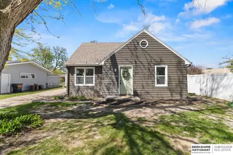 120 E Hudspith St, Valley, NE 68064
