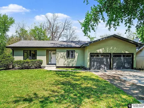 2940 Leawood Dr, Bellevue, NE 68123