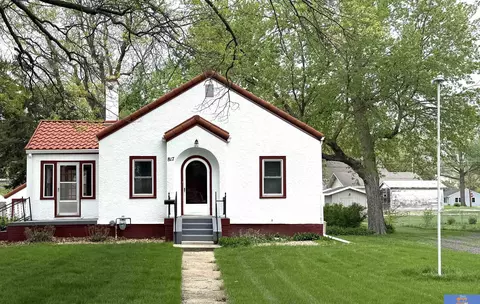 817 N 12th St, Beatrice, NE 68310 photo 2