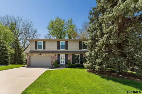 12611 Schroeder Cir, Omaha, NE 68137