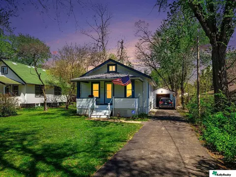 2619 Benson Gardens Blvd, Omaha, NE 68134