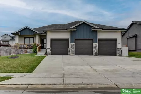 11952 S 113th St, Papillion, NE 68046