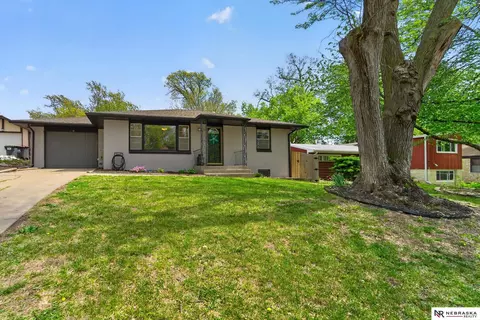330 S 38th St, Lincoln, NE 68510