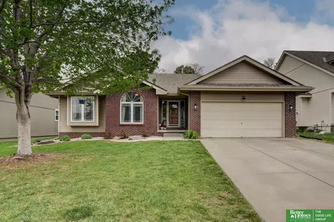 718 Cedar View Cir, Bellevue, NE 68123